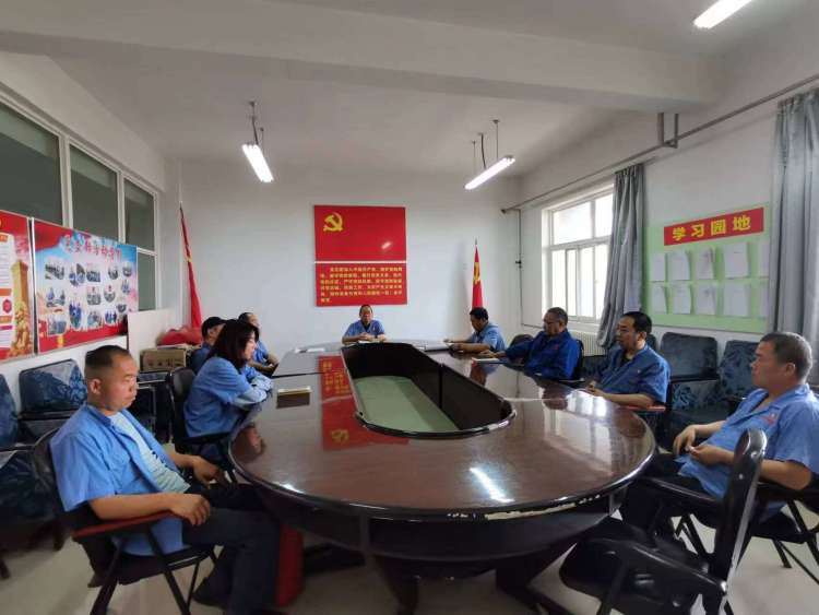 運(yùn)輸采供黨支部召開(kāi)黨員大會(huì)，組織主題教育集中學(xué)習(xí)。